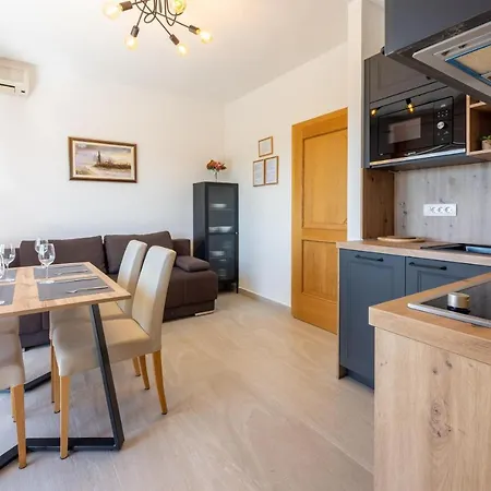 Nensy Apartment Dramalj